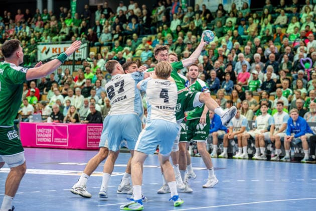 OPEL Handball Bundesliga; HSG Wetzlar - VfL Gummersbach, 20.09.26 Niklas Theiß (HSG Wetzlar, 9), Kristjan Horzen (VfL Gummersbach, 27), Ellidi Vidarsson (VfL Gummersbach, 4), OPEL Handball Bundesliga; HSG Wetzlar - VfL Gummersbach: Wetzlar, 20.09.26 Copyright: xBEAUTIFULxSPORTS Roeczeyx