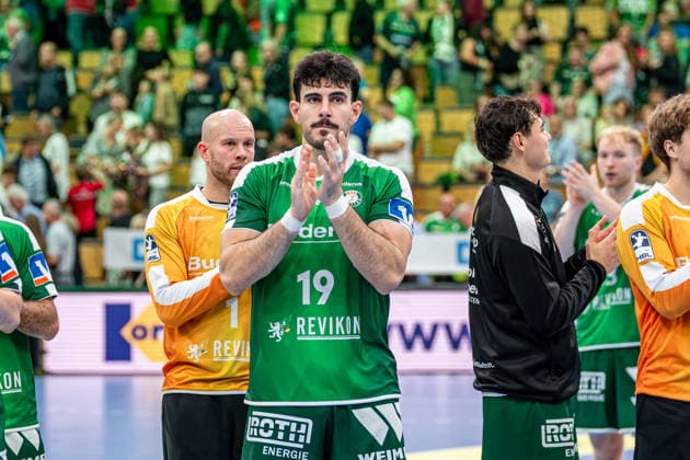 OPEL Handball Bundesliga; HSG Wetzlar - VfL Gummersbach, 20.09.26 Doruk Pehlivan (HSG Wetzlar, 19), Bart Ravensbergen (HSG Wetzlar, 1) OPEL Handball Bundesliga; HSG Wetzlar - VfL Gummersbach: Wetzlar, 20.09.26 Copyright: xBEAUTIFULxSPORTS Roeczeyx