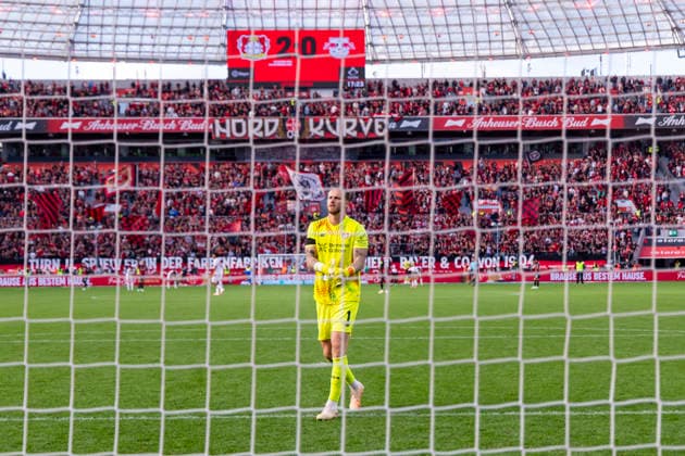 20.09.2026, Fussball, 4. Spieltag der 1. Fussball Bundesliga, Bayer 04 Leverkusen - RB Leipzig. Torwart Mark Flekken (Bayer 04 Leverkusen), über ihm die Anzeigetafel mit dem Endstand von 2:0. Leverkusen BayArena NRW Deutschland xRHR-FOTO DEx Copyright: DennisxEwert RHR-FOTOx RHR-FOTO DE