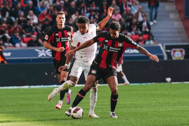 20.09.2026, xjmrgnx, Fussball 1.Bundesliga, Bayer 04 Leverkusen - RB Leipzig v.l. Zweikampf zwischen Christopher Nkunku (28, Leipzig) und Jarell Quansah (4, Leverkusen) (DFL DFB REGULATIONS PROHIBIT ANY USE OF PHOTOGRAPHS as IMAGE SEQUENCES and or QUASI-VIDEO) Leverkusen