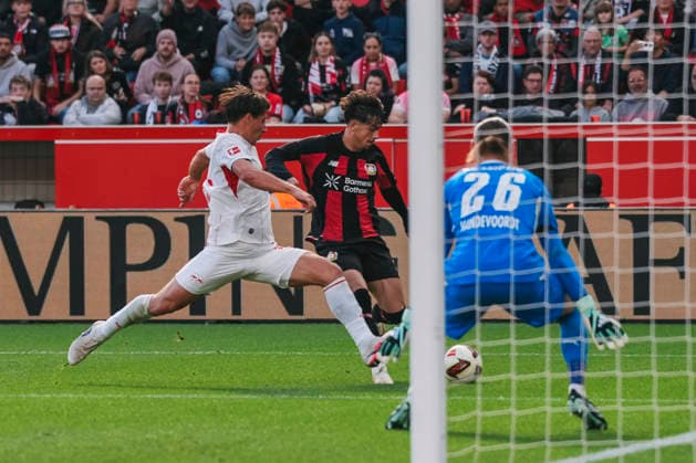 20.09.2026, xjmrgnx, Fussball 1.Bundesliga, Bayer 04 Leverkusen - RB Leipzig v.l. Zweikampf zwischen Willi Orban (4, Leipzig) und Afonso Moreira (9, Leverkusen) (DFL DFB REGULATIONS PROHIBIT ANY USE OF PHOTOGRAPHS as IMAGE SEQUENCES and or QUASI-VIDEO) Leverkusen