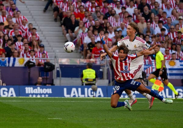 September 20, 2026, Madrid, Madrid, Spain: Real Madrid s DEAN HUIJSEN is sent off after conceding a penalty to Atletico Madrid s GIULIANO SIMEONE during the Madrid derby LaLiga match at Riyadh Air Metropolitano in Madrid, on September 20, 2026. Spanish League Football Match Between Club Atletico De Madrid And Real Madrid CF At Riyadh Air Metropolitano In Madrid, On September 20, 2026.  - ZUMAd308 20260920_zsp_d308_008 Copyright: xJuanxCarlosxLucasx
