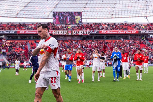 20.09.2026, Fussball, 4. Spieltag der 1. Fussball Bundesliga, Bayer 04 Leverkusen - RB Leipzig. David Raum (RB Leipzig) geht zu den Fans. Leverkusen BayArena NRW Deutschland xRHR-FOTO DEx Copyright: DennisxEwert RHR-FOTOx RHR-FOTO DE