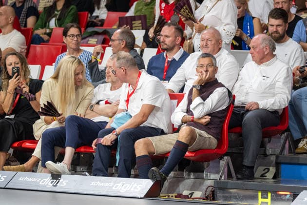Uli Hoeness Aufsichtsratsmitglied FC Bayern Muenchen eV sowie Ehrenpraesident des FC Bayern, Vereinspraesident Herbert Hainer (FC Bayern Muenchen), 1. Vizepraesidenten Prof. Dr. Dieter Mayer (FC Bayern Muenchen), Matthias Sammer, Fussballfunktionaer, FC Bayern Basketball - BMA365 Bamberg Baskets, BBL, 1. Spieltag, 20.09.2026 Muenchen Bayern Deutschland
