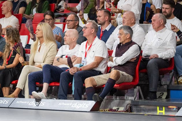 Uli Hoeness Aufsichtsratsmitglied FC Bayern Muenchen eV sowie Ehrenpraesident des FC Bayern, Vereinspraesident Herbert Hainer (FC Bayern Muenchen), 1. Vizepraesidenten Prof. Dr. Dieter Mayer (FC Bayern Muenchen), Matthias Sammer, Fussballfunktionaer, FC Bayern Basketball - BMA365 Bamberg Baskets, BBL, 1. Spieltag, 20.09.2026 Muenchen Bayern Deutschland
