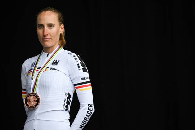 Sport Bilder des Tages 2026 UCI Road World Championships Picture by Zac Williams SWpix.com - 20 09 2026 - Cycling - 2026 UCI Road World Championships - MontrÃ al, Canada - Women Elite Individual Time Trial (ITT) Podium - Franziska Koch (Germany) receiving the Bronze Medal Copyright: x xSWpix.comx(t axPhotographyxHubxLtd)xZacxWilliams SWpix.comx SWP-3521-0250