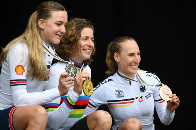 2026 UCI Road World Championships Picture by Zac Williams SWpix.com - 20 09 2026 - Cycling - 2026 UCI Road World Championships - MontrÃ al, Canada - Women Elite Individual Time Trial (ITT) Podium - Marlen Reusser (Switzerland) wins the Gold Medal to become World Champion with Zoe Backstedt (Great Britain) receiving the Silver Medal and Franziska Koch (Germany) receiving the Bronze Medal Copyright: x xSWpix.comx(t axPhotographyxHubxLtd)xZacxWilliams SWpix.comx SWP-3521-0256