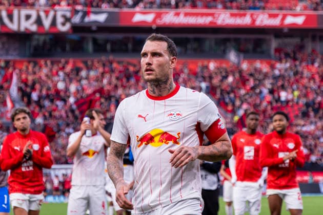 20.09.2026, Fussball, 4. Spieltag der 1. Fussball Bundesliga, Bayer 04 Leverkusen - RB Leipzig. David Raum (RB Leipzig) geht zu den Fans. Leverkusen BayArena NRW Deutschland xRHR-FOTO DEx Copyright: DennisxEwert RHR-FOTOx RHR-FOTO DE