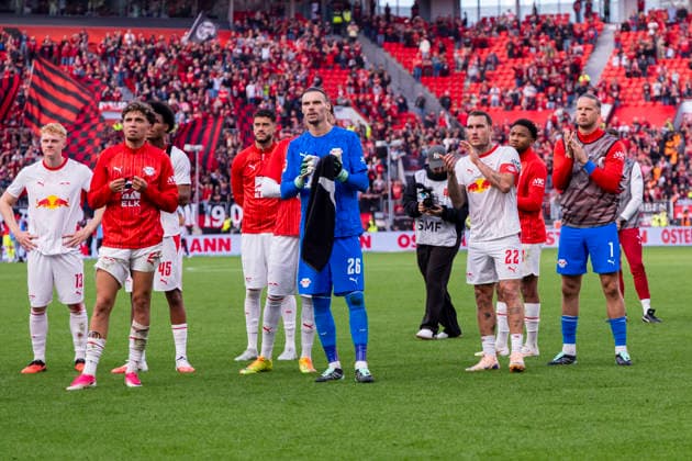 20.09.2026, Fussball, 4. Spieltag der 1. Fussball Bundesliga, Bayer 04 Leverkusen - RB Leipzig. v. l. Nicolas Seiwald (RB Leipzig), Neil El Aynaoui (RB Leipzig), Torwart Maarten Vandevoordt (RB Leipzig), David Raum (RB Leipzig), Christopher Nkunku (RB Leipzig), Torwart Örjan orjan Nyland (RB Leipzig). Leverkusen BayArena NRW Deutschland xRHR-FOTO DEx Copyright: DennisxEwert RHR-FOTOx RHR-FOTO DE