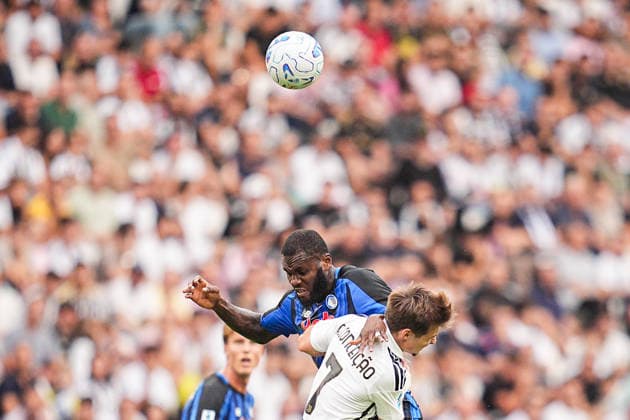 Atalanta s Franck Kessie jumps for the ball with Juventus s Conceicao during the Serie A soccer match between Juventus and Atalanta at the Allianz Stadium in Turin, north west Italy - Sunday, September 20, 2026. - Soccer .  Copyright: xMarcoxAlpozzi LaPressex