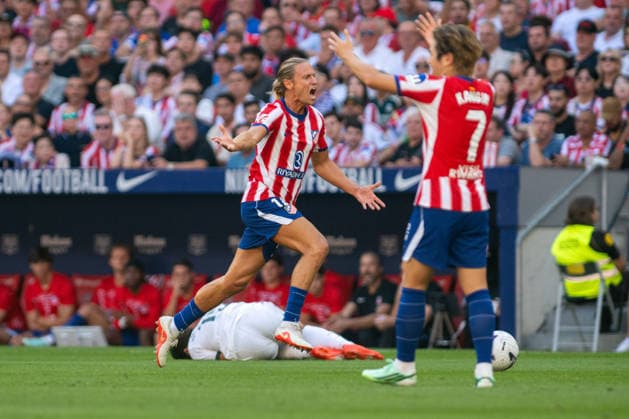 RECORD DATE NOT STATED 20th September 2026; Riyadh Air Metropolitano, Madrid, Spain; Spanish La Liga Football, Atletico Madrid versus Real Madrid; Marcos Llorente of Atletico Madrid complains about a foul AdelinaxCobos