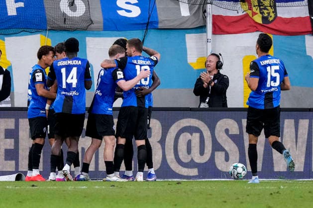 Spieler vom SV Waldhof Mannheim, jubeln über das Tor zum 2:0, Jubel, Torjubel, Torerfolg, celebrate the goal, goal, celebration, jubelt ueber das Tor, Freuen, Freude, freut sich, optimistisch, positiv, Spielszene, Highlight, Action, Aktion, 20.09.2026, Mannheim (Deutschland), Fussball, 3. Liga, SV Waldhof Mannheim - SC Preußen Münster, DFB DFL REGULATIONS PROHIBIT ANY USE OF PHOTOGRAPHS AS IMAGE SEQUENCES AND OR QUASI-VIDEO.