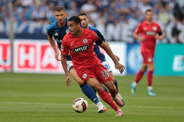 Jan Gyamerah (SV 07 Elversberg) beim Spiel der 1. Bundesliga (Saison 2026 27) FC Schalke 04 - SV Elversberg - Copyright: Thomas Pakusch