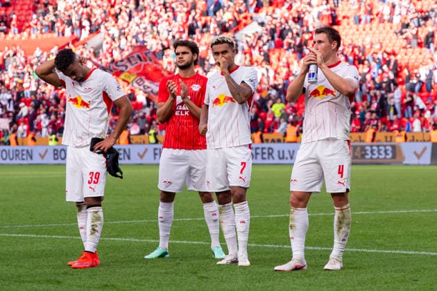 20.09.2026, Fussball, 4. Spieltag der 1. Fussball Bundesliga, Bayer 04 Leverkusen - RB Leipzig. v. l. Benjamin Henrichs (RB Leipzig), Max Finkgräfe (RB Leipzig), Antonio Nusa (RB Leipzig), Willi Orban (RB Leipzig). Leverkusen BayArena NRW Deutschland xRHR-FOTO DEx Copyright: DennisxEwert RHR-FOTOx RHR-FOTO DE