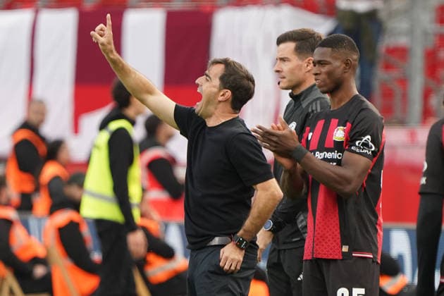 Leverkusen Fussball, 1.BL saison 2026 2027 Bayer 04 Leverkusen vs RB Leipzig, 20.09.2026, Bayarena Leverkusen Carles Martinez Trainer Bayer 04 Leverkusen Aktion, Einzelbild