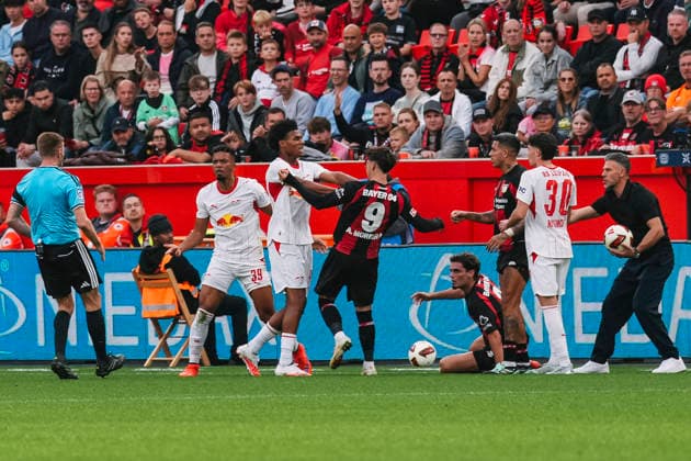 20.09.2026, xjmrgnx, Fussball 1.Bundesliga, Bayer 04 Leverkusen - RB Leipzig v.l. Samba Konate (45, Leipzig) und Afonso Moreira (9, Leverkusen) mit einem Handgemenge (DFL DFB REGULATIONS PROHIBIT ANY USE OF PHOTOGRAPHS as IMAGE SEQUENCES and or QUASI-VIDEO) Leverkusen