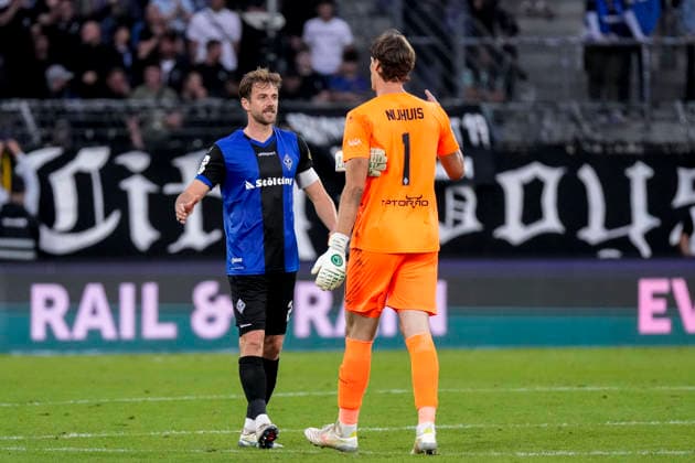 v.li.: Lukas Klünter (SV Waldhof, 24, Kapitän), Thijmen Nijhuis (Torwart, SV Waldhof, 1), Spieler vom SV Waldhof Mannheim, Jubel nach dem Schlusspfiff, Freude über den Sieg, Sieger, Gewinner, jubelt, jubeln, fröhlich, positiv, freut sich, freuen, optimistisch, Highlight, Action, Aktion, 20.09.2026, Mannheim (Deutschland), Fussball, 3. Liga, SV Waldhof Mannheim - SC Preußen Münster, DFB DFL REGULATIONS PROHIBIT ANY USE OF PHOTOGRAPHS AS IMAGE SEQUENCES AND OR QUASI-VIDEO.
