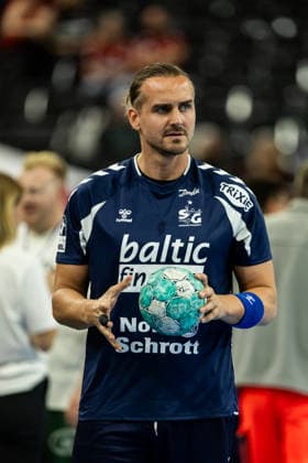 Opel HBL: SG Flensburg-Handewitt vs Handball Club Hamburg; 20.09.26 Kent Robin Tonnesen (Nr.23, SG Flensburg-Handewitt) beim Warm Up Opel HBL: SG Flensburg-Handewitt vs Handball Club Hamburg, GGW Arena am 20.09.26 Copyright: xBEAUTIFULxSPORTS MarioxM.xKobergx