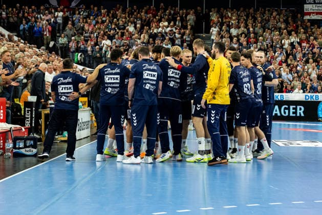 Opel HBL: SG Flensburg-Handewitt vs Handball Club Hamburg; 20.09.26 Team SG Flensburg-Handewitt vor dem Spiel Opel HBL: SG Flensburg-Handewitt vs Handball Club Hamburg, GGW Arena am 20.09.26 Copyright: xBEAUTIFULxSPORTS MarioxM.xKobergx