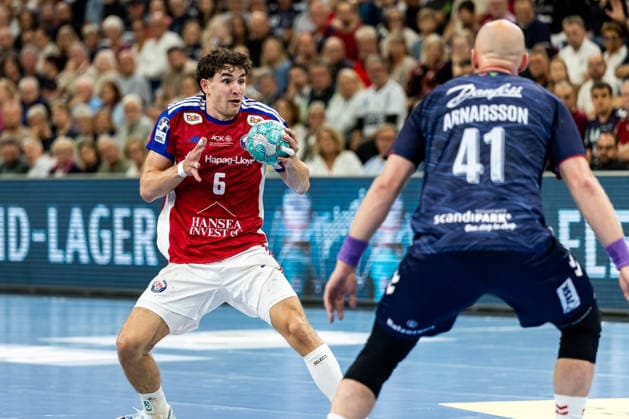 Sport Bilder des Tages Opel HBL: SG Flensburg-Handewitt vs Handball Club Hamburg; 20.09.26 Elias Kofler (Nr.06, Handball Club Hamburg) gegen Arnar Freyr Arnarsson (Nr.41, SG Flensburg-Handewitt) Opel HBL: SG Flensburg-Handewitt vs Handball Club Hamburg, GGW Arena am 20.09.26 Copyright: xBEAUTIFULxSPORTS MarioxM.xKobergx