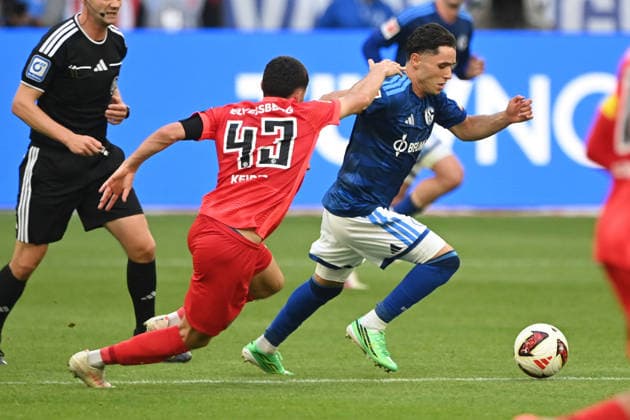 Soufiane EL-FAOUZI (GE) gegen Felix KEIDEL (Elversberg) Aktion, Zweikampf, FC Schalke 04 - SV 07 Elversberg Fussball 1. Bundesliga, 3.Spieltag, matchday3, Spieltag3, am 20.09.2026 in der Veltins-Arena Gelsenkirchen Deutschland. DFL regulations prohibit any use of photographs as image sequences and or quasi-video Â