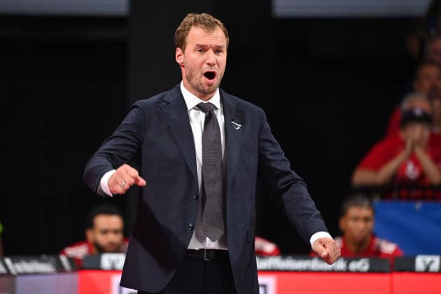 Trainer Svetislav PESIC (FCB), Gestik,gibt Anweisungen, Einzelbild,angeschnittenes Einzelmotiv,Halbfigur,halbe Figur. Basketball BBL,Saison 2026 2027 FC Bayern Muenchen-Bamberg Baskets am 20.09.2026, BMW Park