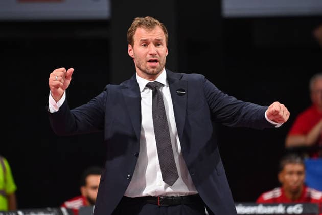 Trainer Svetislav PESIC (FCB), Gestik,gibt Anweisungen, Einzelbild,angeschnittenes Einzelmotiv,Halbfigur,halbe Figur. Basketball BBL,Saison 2026 2027 FC Bayern Muenchen-Bamberg Baskets am 20.09.2026, BMW Park