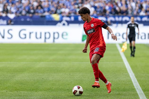 1. Bundesliga: FC Schalke 04 - SV Elversberg; 20.09.2026 Noah Darvich (SV Elversberg, 10) 1. Fußball Bundesliga 4.Spieltag: FC Schalke 04 - SV Elversberg; Veltins Arena, Gelsenkirchen; 20.09.2026 DFL regulations prohibit any use of photographs as image sequences and or quasi video. Copyright: xBEAUTIFULxSPORTS Buriakovx