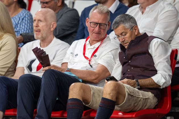 Matthias Sammer, Fussballfunktionaer, 1. Vizepraesidenten Prof. Dr. Dieter Mayer (FC Bayern Muenchen), Vereinspraesident Herbert Hainer (FC Bayern Muenchen), FC Bayern Basketball - BMA365 Bamberg Baskets, BBL, 1. Spieltag, 20.09.2026 Muenchen Bayern Deutschland