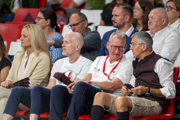 Matthias Sammer, Fussballfunktionaer, 1. Vizepraesidenten Prof. Dr. Dieter Mayer (FC Bayern Muenchen), Vereinspraesident Herbert Hainer (FC Bayern Muenchen), FC Bayern Basketball - BMA365 Bamberg Baskets, BBL, 1. Spieltag, 20.09.2026 Muenchen Bayern Deutschland