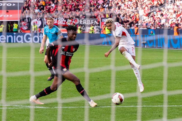 20.09.2026, Fussball, 4. Spieltag der 1. Fussball Bundesliga, Bayer 04 Leverkusen - RB Leipzig. v. l. Edmond Tapsoba (Bayer 04 Leverkusen), Antonio Nusa (RB Leipzig). Leverkusen BayArena NRW Deutschland xRHR-FOTO DEx Copyright: DennisxEwert RHR-FOTOx RHR-FOTO DE