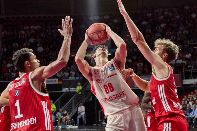 Deutsche Basketball Bundesliga (BBL), FC Bayern München Basketball vs BMA365 BAMBERG BASKETS, München FC Bayern Basketball, Bamberg Baskets MBA365, 2026-09-20 in München (BMW Park) HOCHSTADTER Yuval (BMA365 Bamberg BASKETS Small Forward (SF) Nr66-BAM66), JENSEN Tobias (FC Bayern Basketball Point Guard (PG) Nr8-FCBB8), DA SILVA Oscar (FC Bayern Basketball Power Forward (PF) Nr1-FCBB1) sportworld München BMW Park Bayern Deutschland