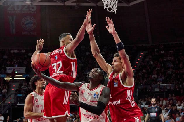 Deutsche Basketball Bundesliga (BBL), FC Bayern München Basketball vs BMA365 BAMBERG BASKETS, München FC Bayern Basketball, Bamberg Baskets MBA365, 2026-09-20 in München (BMW Park) THIEMANN Johannes (FC Bayern Basketball Power Forward (PF) Nr32-FCBB32), SCOTT Trevon (BMA365 Bamberg BASKETS Power Forward (PF) Nr13-BAM13), DA SILVA Oscar (FC Bayern Basketball Power Forward (PF) Nr1-FCBB1) sportworld München BMW Park Bayern Deutschland
