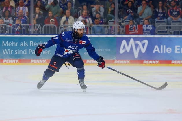 Dan Renouf (Adler Mannheim, 4) GER Adler Mannheim - Eisbaeren Berlin Eishockey DEL 2.Spieltag Saison 2026 2027 20.09.2026 GER Adler Mannheim - Eisbaeren Berlin Eishockey PENNY DEL 2.Spieltag Season Saison 2026 2027 20.09.2026 Mannheim Copyright: xEibner-Pressefoto JoergxHirschx EP_JHH