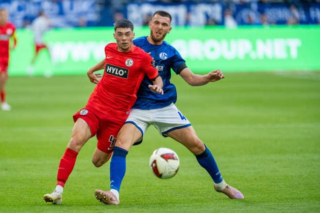 Zweikampf von Felix Keidel (SV Elversberg, 43) und Hasan Kurucay (Schalke 04, 04) umd den Ball FC Schalke 04 vs. SV Elversberg, Fussball, Bundesliga, 4.Spieltag, Saison 2026 27, 20.09.2026, DFL REGULATIONS PROHIBIT ANY USE OF PHOTOGRAPHS AS IMAGE SEQUENCES AND OR QUASI-VIDEO, FC Schalke 04 vs. SV Elversberg, Fussball, Bundesliga, 4.Spieltag, Saison 2026 27, 20.09.2026 Gelsenkirchen Copyright: xEibner-Pressefoto LukasxBaldygax EP_LBA