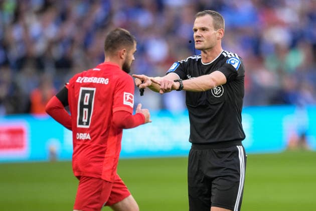 Fußball, 1. Bundesliga, 20260920, FC Schalke 04 - SC 07 Elversberg. Im Bild Schiedsrichter Robin BRAUN. Gelsenkirchen Veltins-Arena Nordrhein-Westfalen Deutschland Copyright: Passion2Press MarkusxFischerx