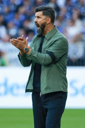 1. Bundesliga - FC Schalke 04 - SV Elversberg am 20.09.2026 in der Veltins-Arena auf Schalke Trainer Miron Muslic (Schalke) ist zufrieden, klatscht, klatschen, applaus, applaudiert