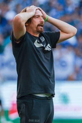 1. Bundesliga - FC Schalke 04 - SV Elversberg am 20.09.2026 in der Veltins-Arena auf Schalke Trainer Vincent Wagner (Elversberg) unzufrieden, enttäuscht, enttaeuscht, niedergeschlagen
