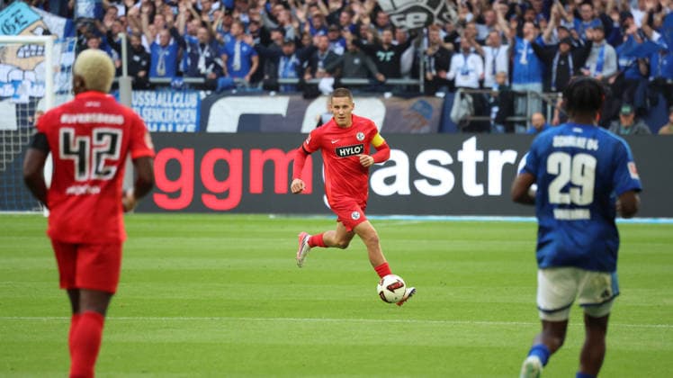 20.09.2026, xrekx, Fussball 1.Bundesliga, FC Schalke 04 - SV Elversberg v.l. Lukas Pinckert (SV 07 Elversberg) (DFL DFB REGULATIONS PROHIBIT ANY USE OF PHOTOGRAPHS as IMAGE SEQUENCES and or QUASI-VIDEO) Gelsenkirchen