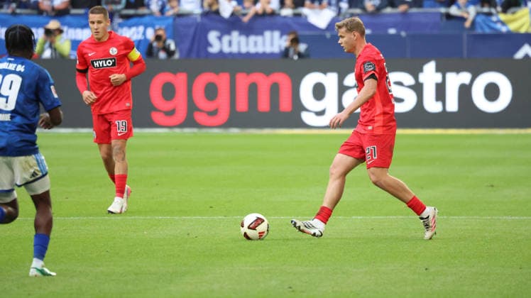 20.09.2026, xrekx, Fussball 1.Bundesliga, FC Schalke 04 - SV Elversberg v.l. Lasse Günther (SV 07 Elversberg) (DFL DFB REGULATIONS PROHIBIT ANY USE OF PHOTOGRAPHS as IMAGE SEQUENCES and or QUASI-VIDEO) Gelsenkirchen
