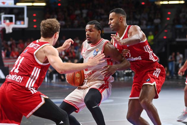 Jordan WRIGHT (BA), Aktion,Zweikampf gegen re:Johannes THIEMANN (FCB). Basketball BBL,Saison 2026 2027 FC Bayern Muenchen-Bamberg Baskets am 20.09.2026, BMW Park