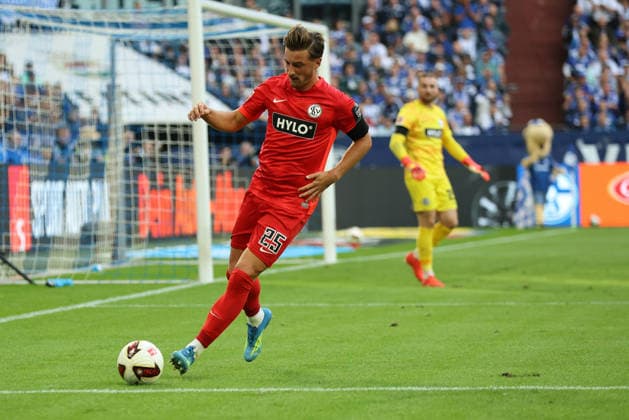 Lukas Petkov (SV 07 Elversberg) beim Spiel der 1. Bundesliga (Saison 2026 27) FC Schalke 04 - SV Elversberg - Copyright: Thomas Pakusch