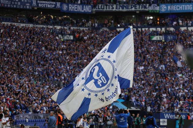 Gelsenkirchen, Deutschland 20. September 2026: 1. BL - 2026 2027 - Sp. 4 - FC Schalke 04 gegen SV Elversberg Im Bild: Fanfahne von S04 vor der Nordkurve DFB DFL regulations prohibit any use of photographs as image sequences and or quasi-video Veltins Arena Nordrhein Westfalen Copyright: xFotostandx xFWMEDIAx
