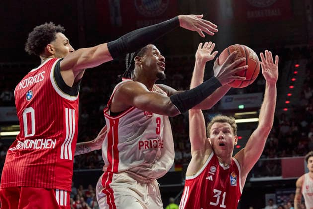 Deutsche Basketball Bundesliga (BBL), FC Bayern München Basketball vs BMA365 BAMBERG BASKETS, München FC Bayern Basketball, Bamberg Baskets MBA365, 2026-09-20 in München (BMW Park) NORRIS Miles (FC Bayern Basketball Power Forward (PF) Nr0-FCBB0), WRIGHT Jordan (BMA365 Bamberg BASKETS Shooting Guard (SG) Nr3-BAM3), JOKUBAITIS Rokas (FC Bayern Basketball Point Guard (PG) Nr31-FCBB31) sportworld München BMW Park Bayern Deutschland