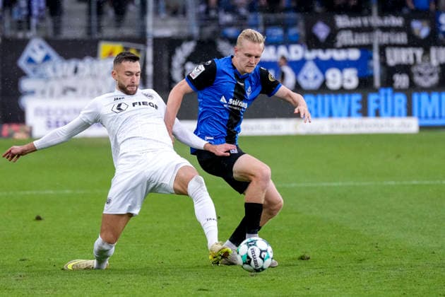 v.li.: Felix Higl (Münster, 33), Julian Rieckmann (SV Waldhof, 21), Zweikampf, Spielszene, Duell, duel, tackle, tackling, Dynamik, Action, Aktion, 20.09.2026, Mannheim (Deutschland), Fussball, 3. Liga, SV Waldhof Mannheim - SC Preußen Münster, DFB DFL REGULATIONS PROHIBIT ANY USE OF PHOTOGRAPHS AS IMAGE SEQUENCES AND OR QUASI-VIDEO.