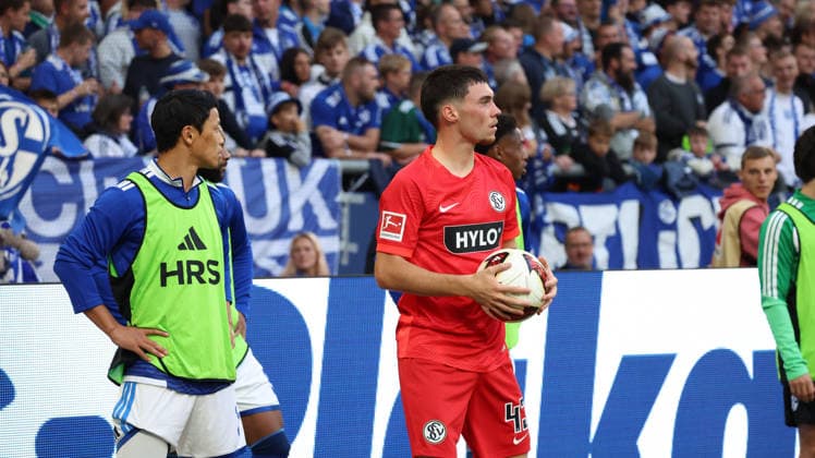 20.09.2026, xrekx, Fussball 1.Bundesliga, FC Schalke 04 - SV Elversberg v.l. Felix Keidel (SV 07 Elversberg) (DFL DFB REGULATIONS PROHIBIT ANY USE OF PHOTOGRAPHS as IMAGE SEQUENCES and or QUASI-VIDEO) Gelsenkirchen