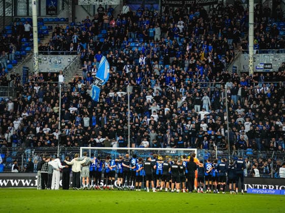 20.09.2026, xwppx, Fussball 3.Liga, SV Waldhof Mannheim - Preußen Münster v.l. Waldhof Mannheim feiert den 2:0 Sieg gegen Preußen Münster vor der Heimkurve