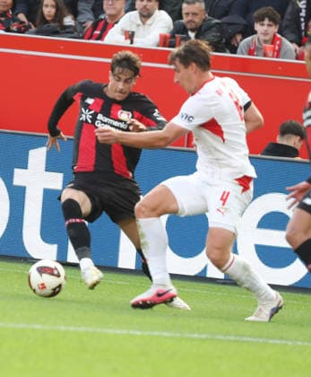 20.09.2026; Fussball; GER; Saison 2026 2027 ; 1.Bundesliga; 4.Spieltag. : Bayer 04 Leverkusen --- RB Leipzig : Afonso Moreira (9 B04) möchte gerne an Willi Orban (4 RBL) vorbei--eine schwere Aufgabe. DFL REGULATIONS PROHIBIT ANY USE OF PHOTOGRAPHS AS IMAGE SEQENCES AND OR QUASI-VIDEO. 1.Fussball-Bundesliga : 20.09.2026 Fussball; GER; Saison 2026 2027 ; 1.Bundesliga; 4. Spieltag. Bayer 04 Leverkusen--RB Leipzig :