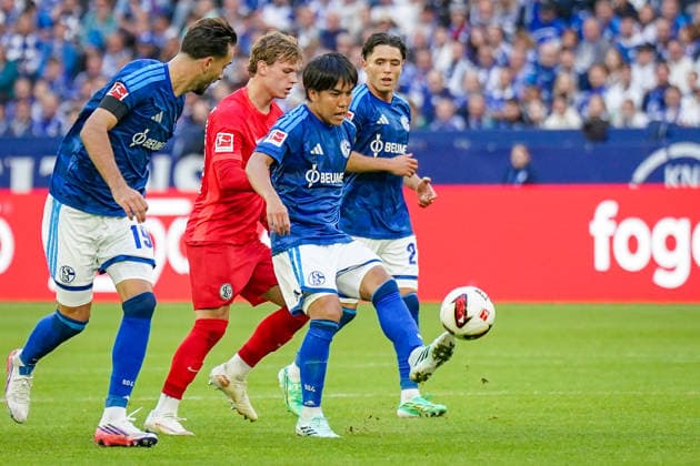 Deutschland: Fussball Bundesliga 2026 - 2027, 4. Spieltag - FC Schalke 04 vs SV Elversberg - Veltins-Arena (Gelsenkirchen): Satoshi Tanaka (FC Schalke 04, 13) am Ball Copyright: xJOERANxSTEINSIEKx