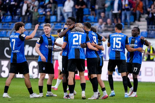 Spieler vom SV Waldhof Mannheim, jubeln über das Tor zum 1:0, Jubel, Torjubel, Torerfolg, celebrate the goal, goal, celebration, jubelt ueber das Tor, Freuen, Freude, freut sich, optimistisch, positiv, Spielszene, Highlight, Action, Aktion, 20.09.2026, Mannheim (Deutschland), Fussball, 3. Liga, SV Waldhof Mannheim - SC Preußen Münster, DFB DFL REGULATIONS PROHIBIT ANY USE OF PHOTOGRAPHS AS IMAGE SEQUENCES AND OR QUASI-VIDEO.